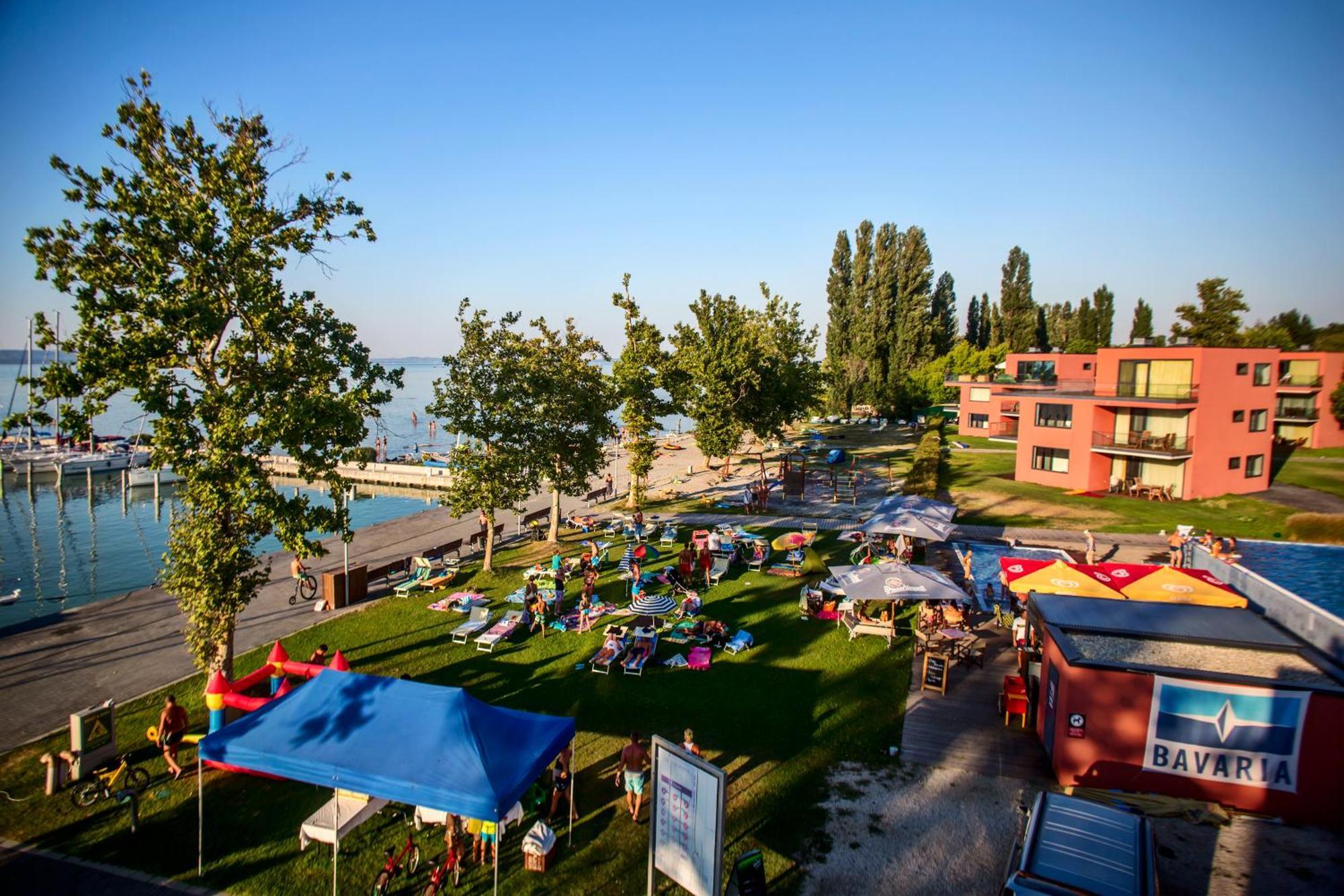 Bavaria Club Apartman Balatonlelle Exterior foto