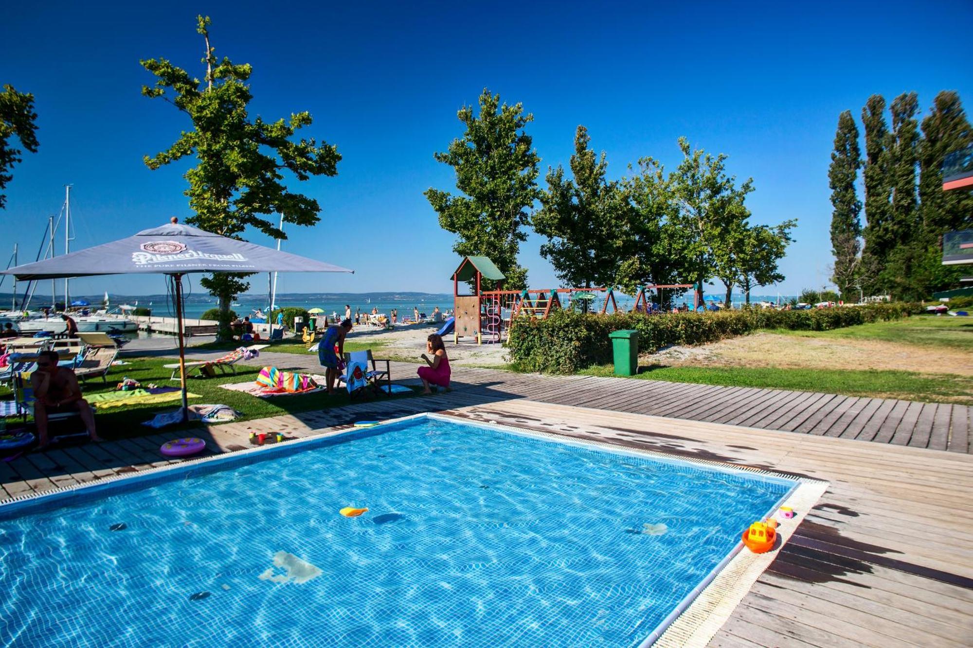 Bavaria Club Apartman Balatonlelle Exterior foto